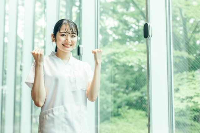看護アシスタント　食事のサポートやベッドメインキング