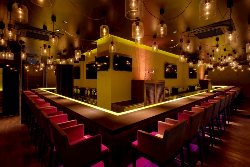 BARでのバニーキャスト