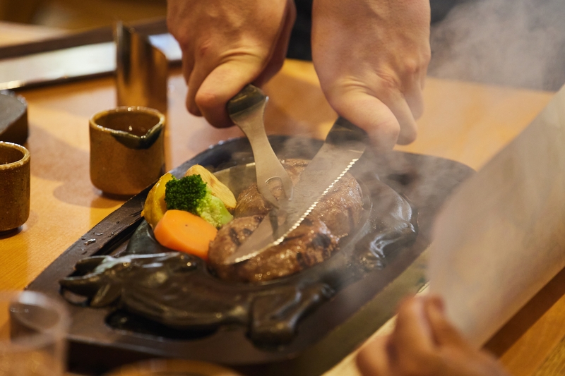 《Wワーク可》17:00～21:00！土日祝だけ！主婦(主夫)や学生活躍中！ディナーのホール【浜松市】 ディナータイムのホール