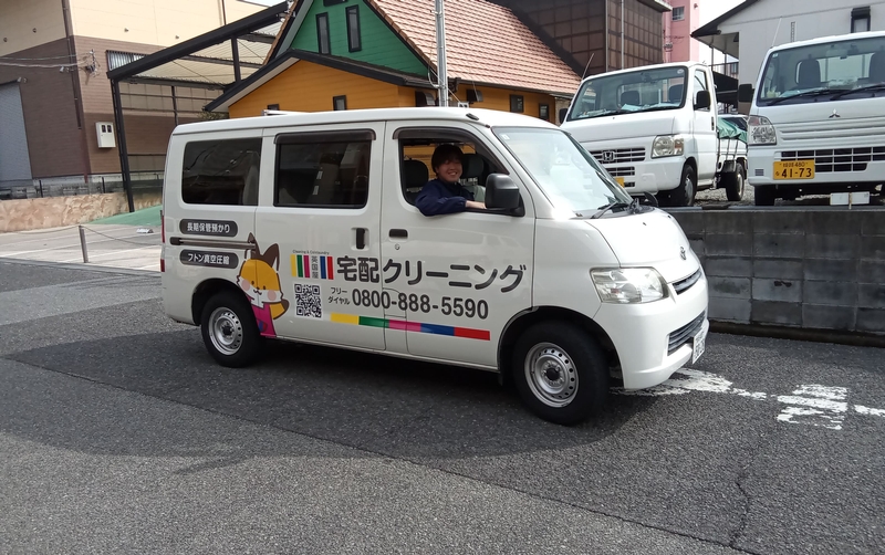 クリーニング工場での配送業務とクリーニング作業