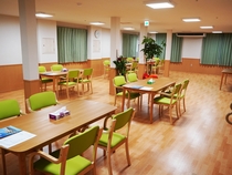 サ高住の夜勤介護STAFF