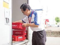 乳製品の配達スタッフ