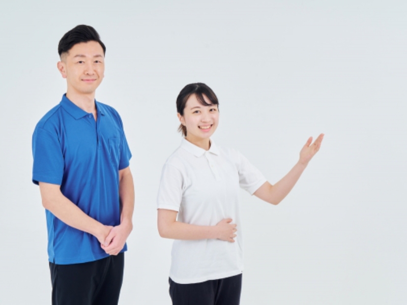 フォークリフトを使用した製品の出荷作業