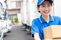 4ｔ車でのデパートやセンターへの菓子や食品の配送ドライバー