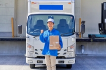4ｔ車でのデパートやセンターへのお菓子や食品の配送ドライバー