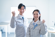 <土日祝休み>未経験の方も高時給スタート！★人気の日勤のお仕事です 機械オペレーター、木材カット