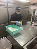 焼肉店の食材仕込みスタッフ