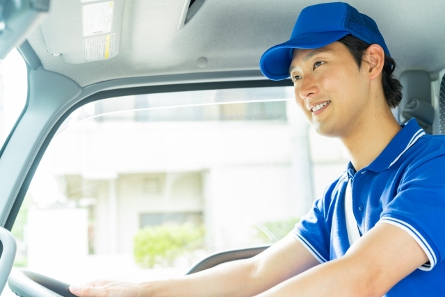 お客様先へ様々なトラックを届けるだけ