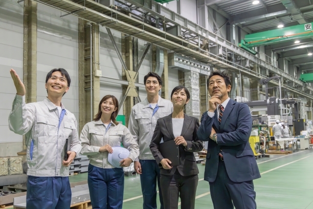 コンクリート製品製造工場にて型枠組立