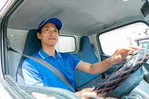 2ｔ車での資源ゴミの回収ドライバー