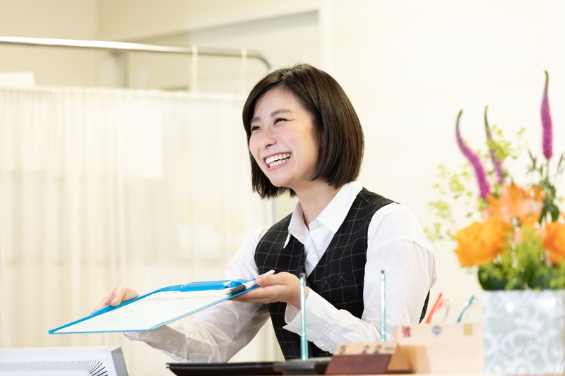 病院での救急の受付スタッフ